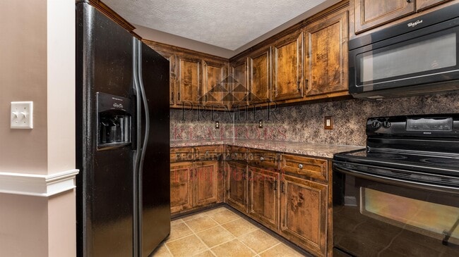 Building Photo - 8031 Garrett Pines Dr