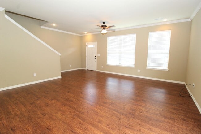 Building Photo - 656 N Longfellow Ln