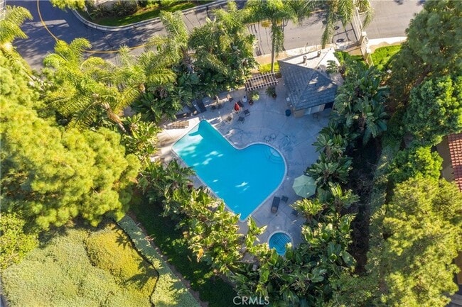 Building Photo - 17 Aurora