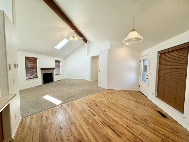 Building Photo - 260 Arnos St