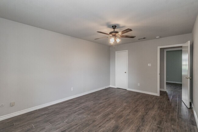 Building Photo - COMING SOON! UPDATED 3 BEDROOM IN ALEDO