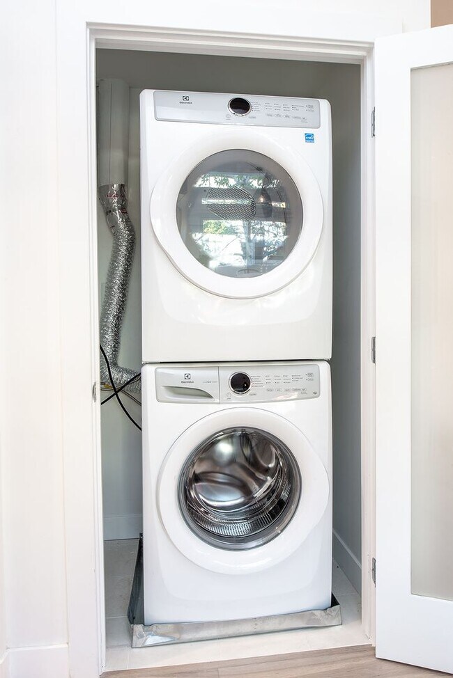 Building Photo - The WEHO Orlando