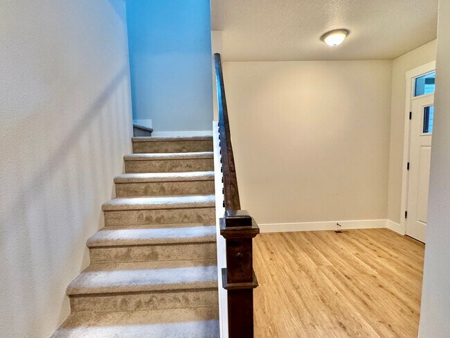 Building Photo - What Beauty! Live with serenity ~ Short distance to the heart of hazel Dell