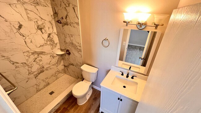 Building Photo - NEWLY RENOVATED 3 Bedroom/2 Bath Unit! Was...