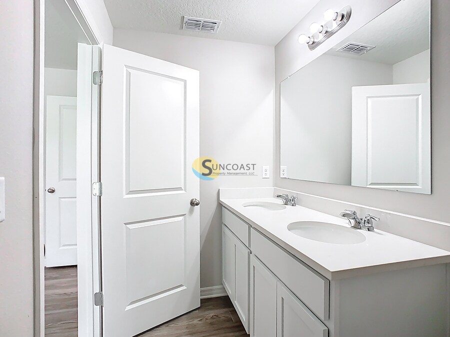 Building Photo - 3821 SW 43rd Ct