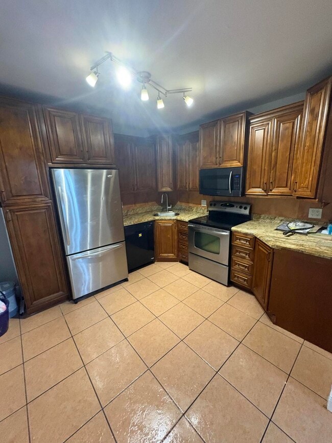 Building Photo - 1340 NW 5th Ave