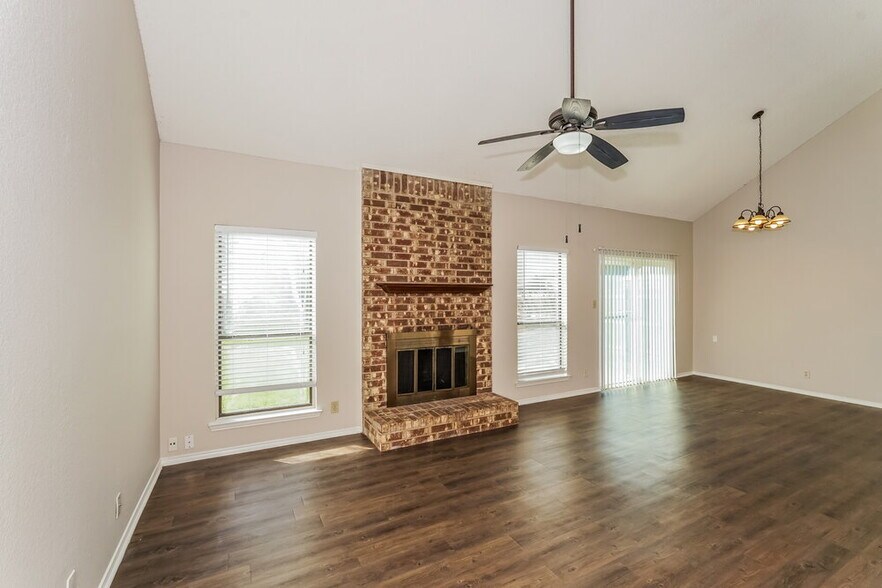 Building Photo - 2200 Wembley Downs Dr