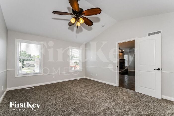 Building Photo - 520 Sceptre Rd