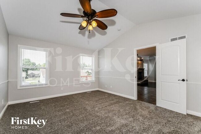 Building Photo - 520 Sceptre Rd