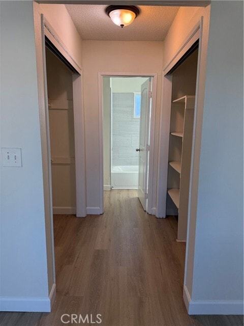 Building Photo - 558 S Benjamin St