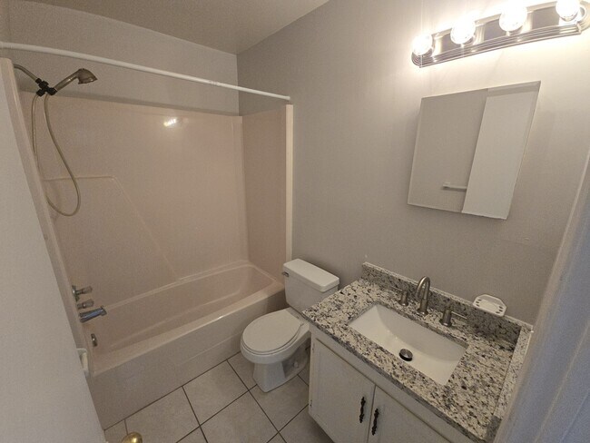 Building Photo - 5360 Chatham Hall Dr