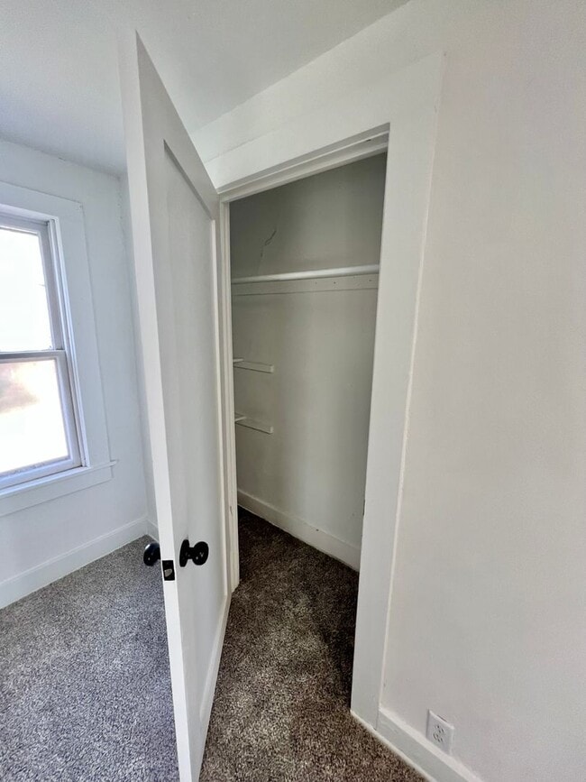 Building Photo - 4 Bedroom House in New Haven