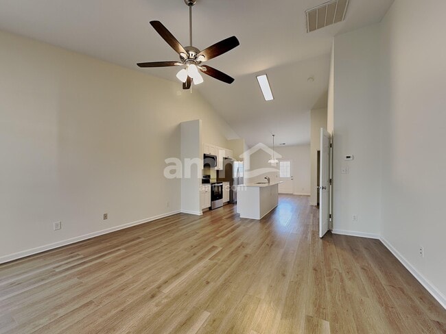 Building Photo - 936 Anchor Way NE