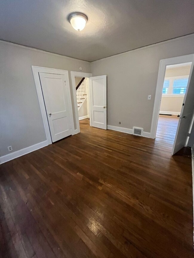 Building Photo - Available Now!!  Gorgeous home! 4 Beds, 1.5 Baths near UMKC! $2100