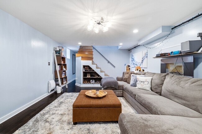 Building Photo - *Beautifully Updated & Unique 1BD/2BA Condo Unit Available in South Side*