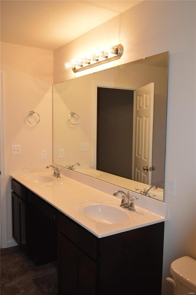 Building Photo - 526 Crystal Stream Dr