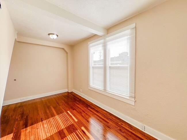 Building Photo - Los Alamitos 4 Bed 2 Bath House - 2 Car Gar - Wood Flooring - Huge Yard - Cute!!!