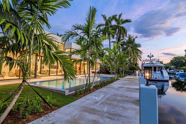 Building Photo - 401 Royal Plaza Dr