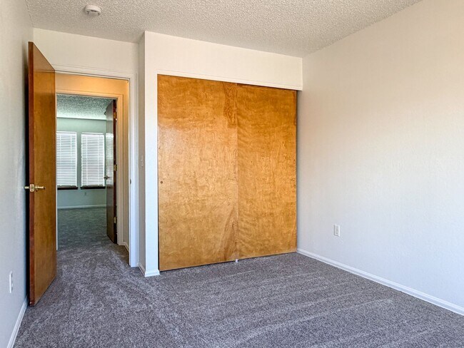 Building Photo - Single-Family Home in Littleton!