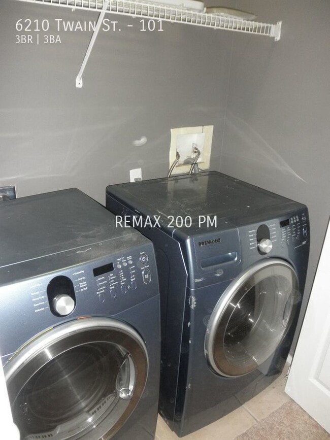 Building Photo - 6210 Twain St