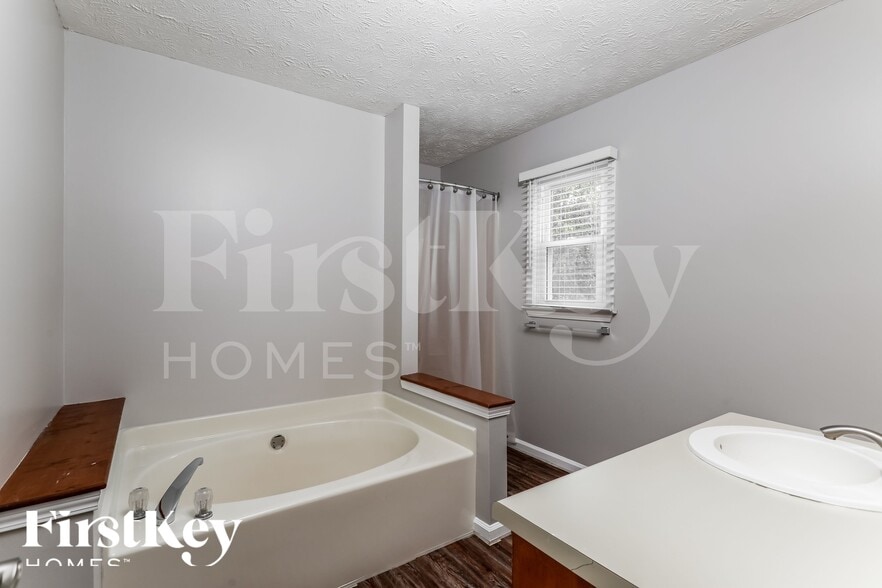 Building Photo - 2097 Blackberry Cir