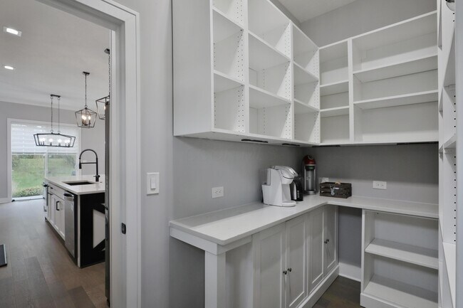 Building Photo - 2246 Koester
