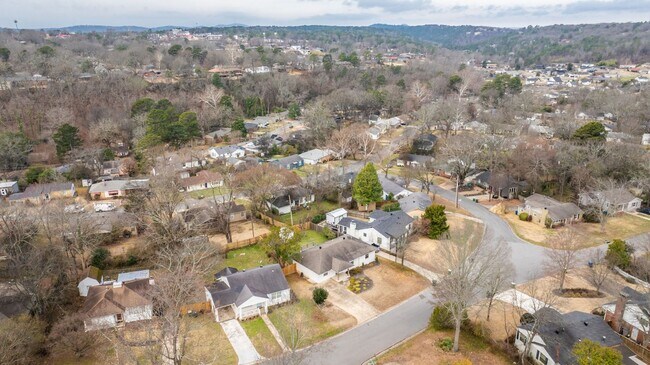 Building Photo - 2420 Durwood-