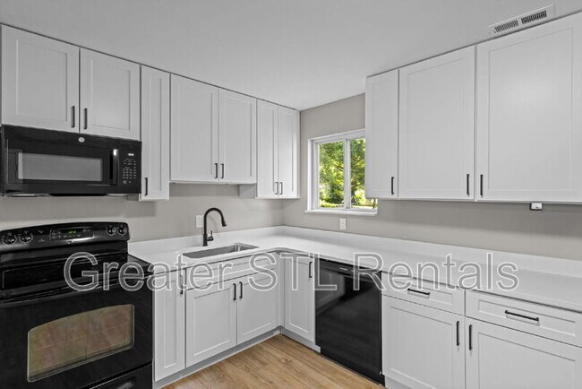 Building Photo - 1412 E Pitman Ave