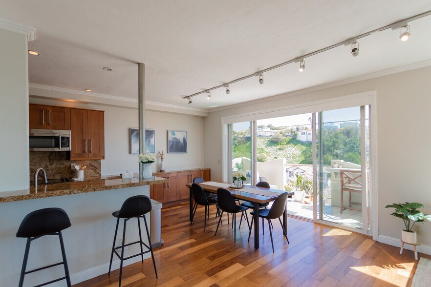 Building Photo - 3217 Columbia St