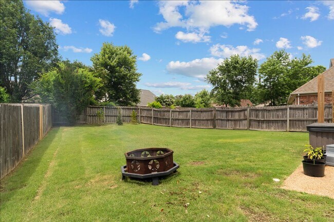 Building Photo - 11660 Mahogany Dr