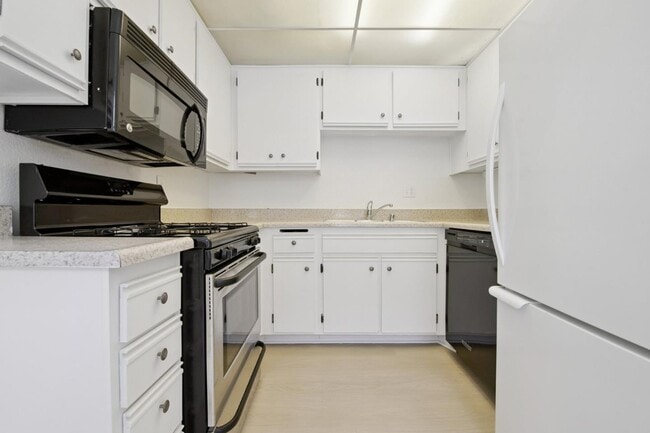 Building Photo - 14937 Dickens St