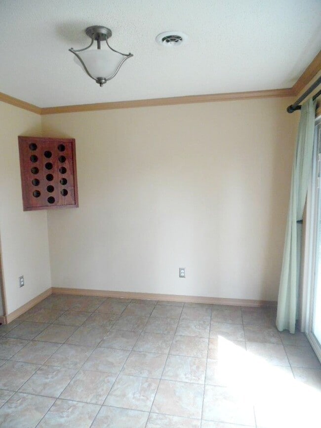 Building Photo - Great Curb Appeal, Location, and Price!