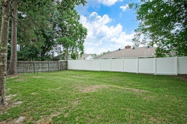 Building Photo - Newly Renovated 3 BR/2 Bath home on Suncrest Subdivision