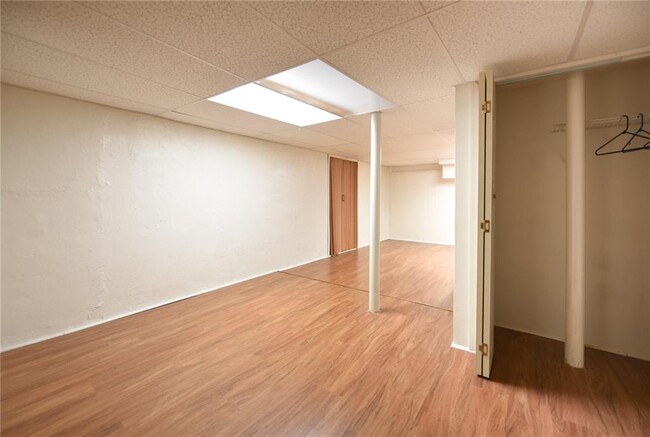 Building Photo - 1812 Lake Lucerne Dr SW