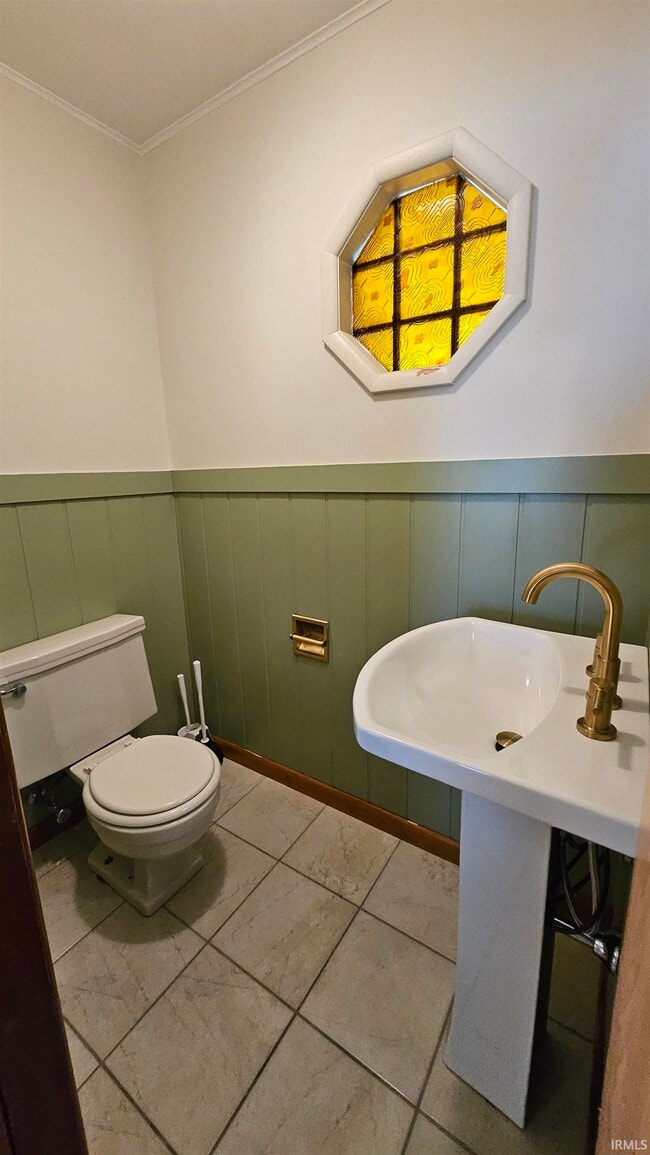 Building Photo - 509 S Swain Ave