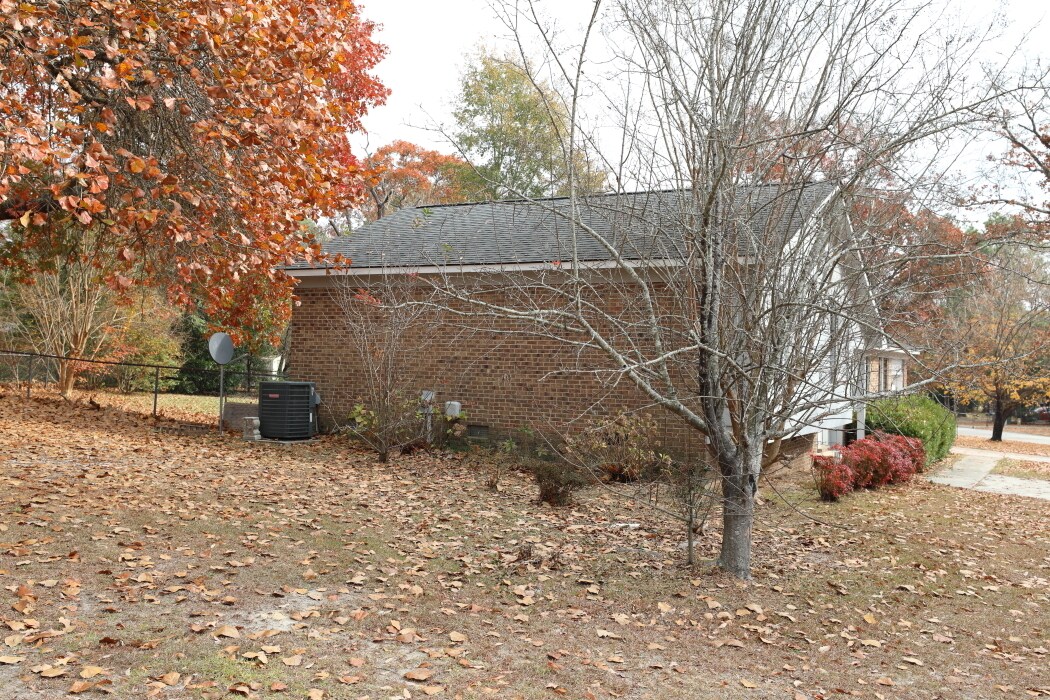 Building Photo - 1815 Paisley Ave