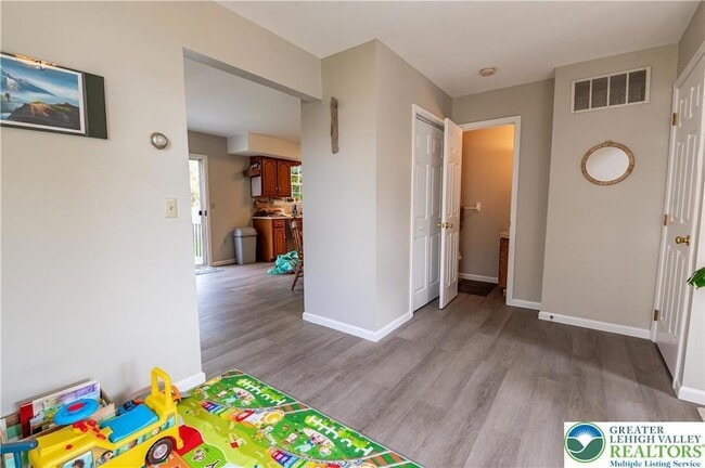 Building Photo - 2717 Tamlynn Ln