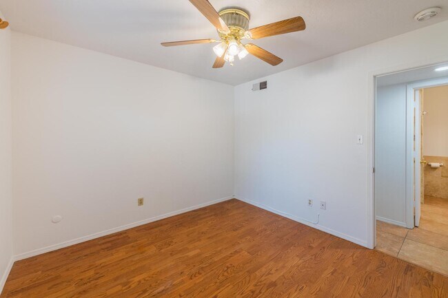 Building Photo - 7113 Welton Dr NE