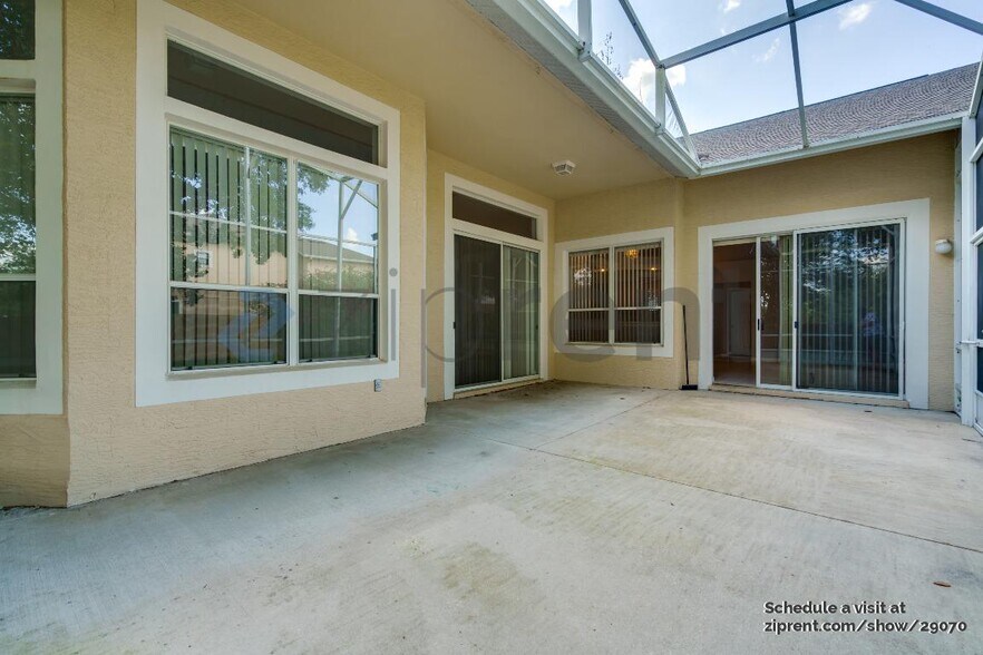 Building Photo - Unit
