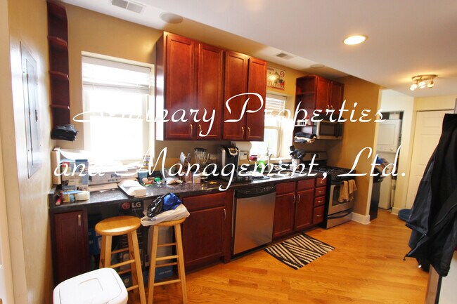 Interior Photo - 5653-59 N. Magnolia