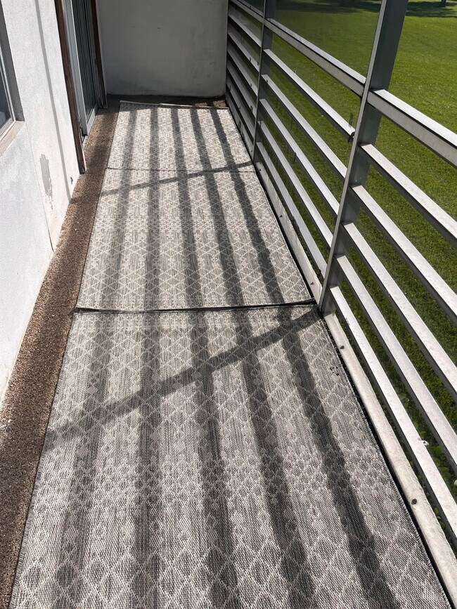 Building Photo - 144 Mansfield D