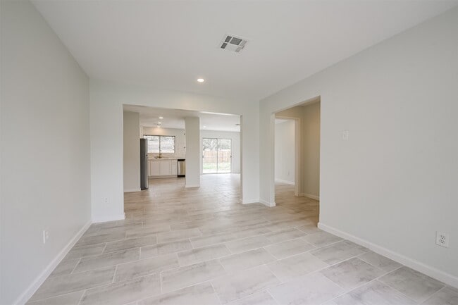 Building Photo - 2114 Shasta Dr