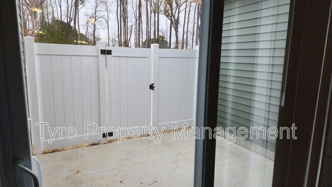 Building Photo - 1815 Fox Den Way