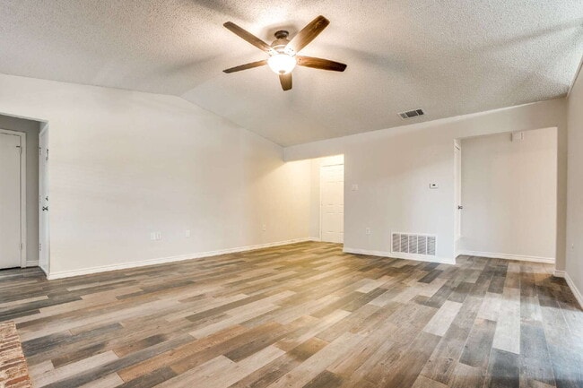 Building Photo - Beautiful Mansfield Home!