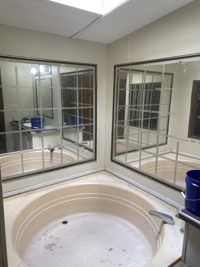 Building Photo - 90 Stowers Ln