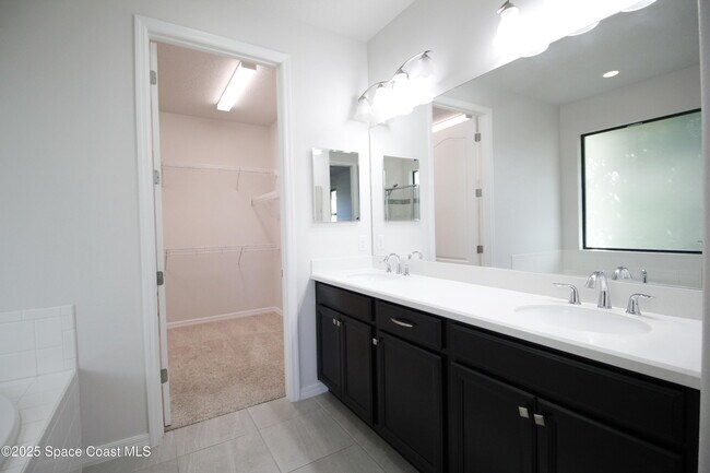 Building Photo - 3039 Burghley Park Way