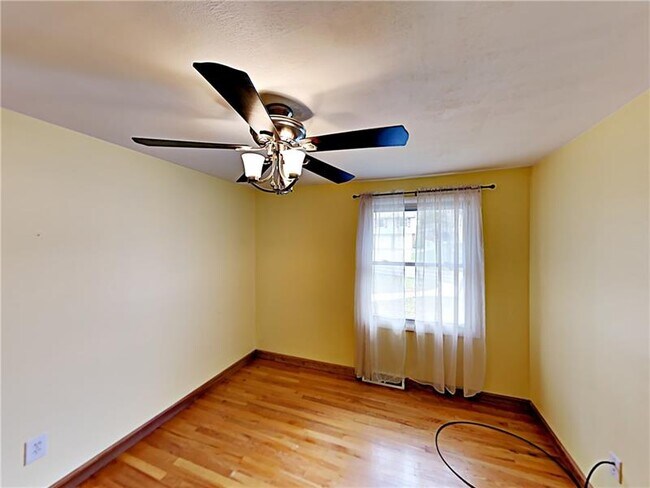 Building Photo - 517 Malabar Dr