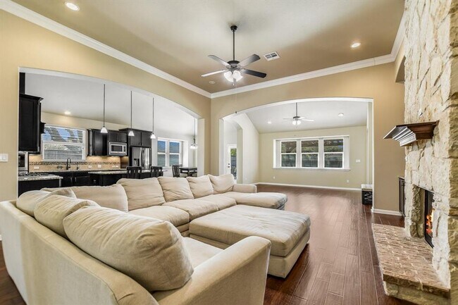 Building Photo - Leander - 4 bedroom, 3.5 bath home with a pool - Highlands at Crystal Falls