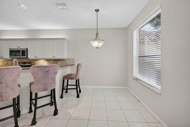 Building Photo - 6468 NW 78th Pl