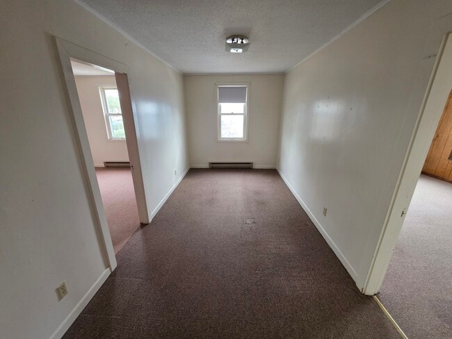 Building Photo - 515 Main St